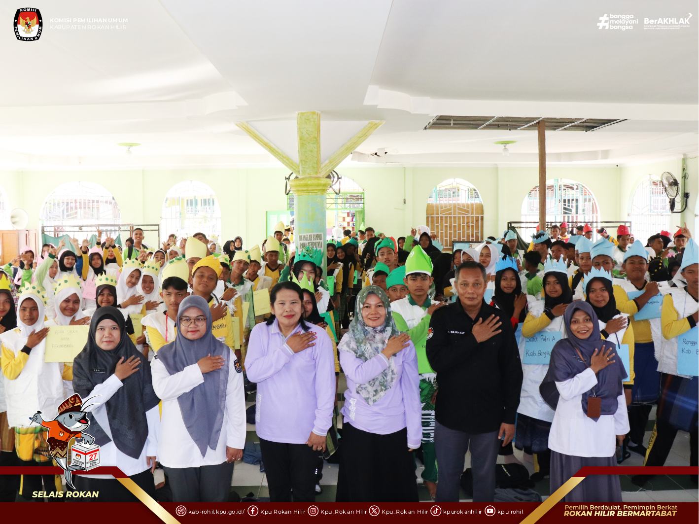 Foto Bersama KPU Rokan Hilir dengan Peserta Sosialisasi Pendidikan Pemilih di SMAN 2 Bangko
